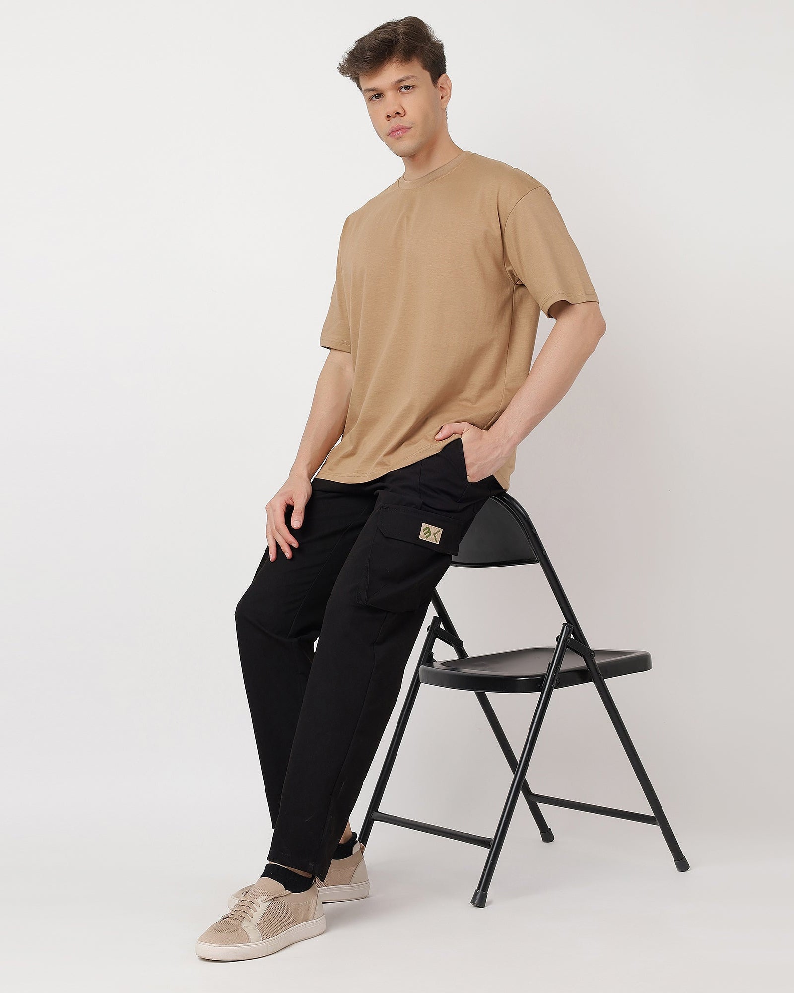 Black-comfortable-cargos