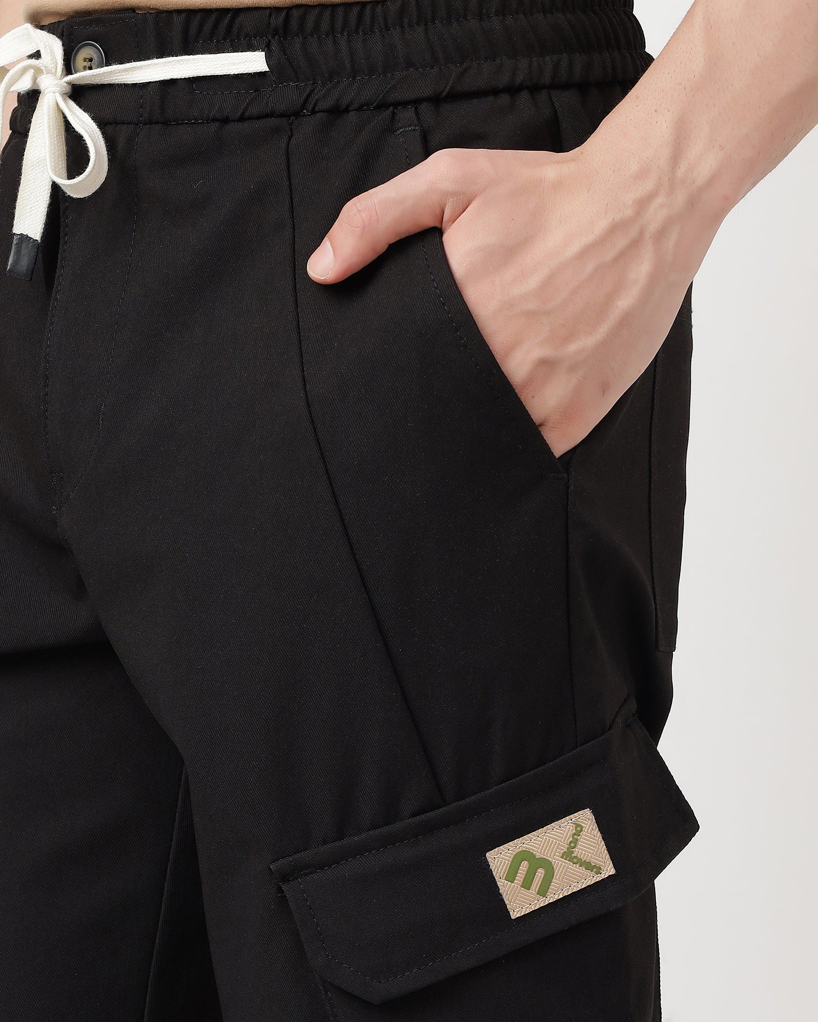 Black-comfortable-cargos